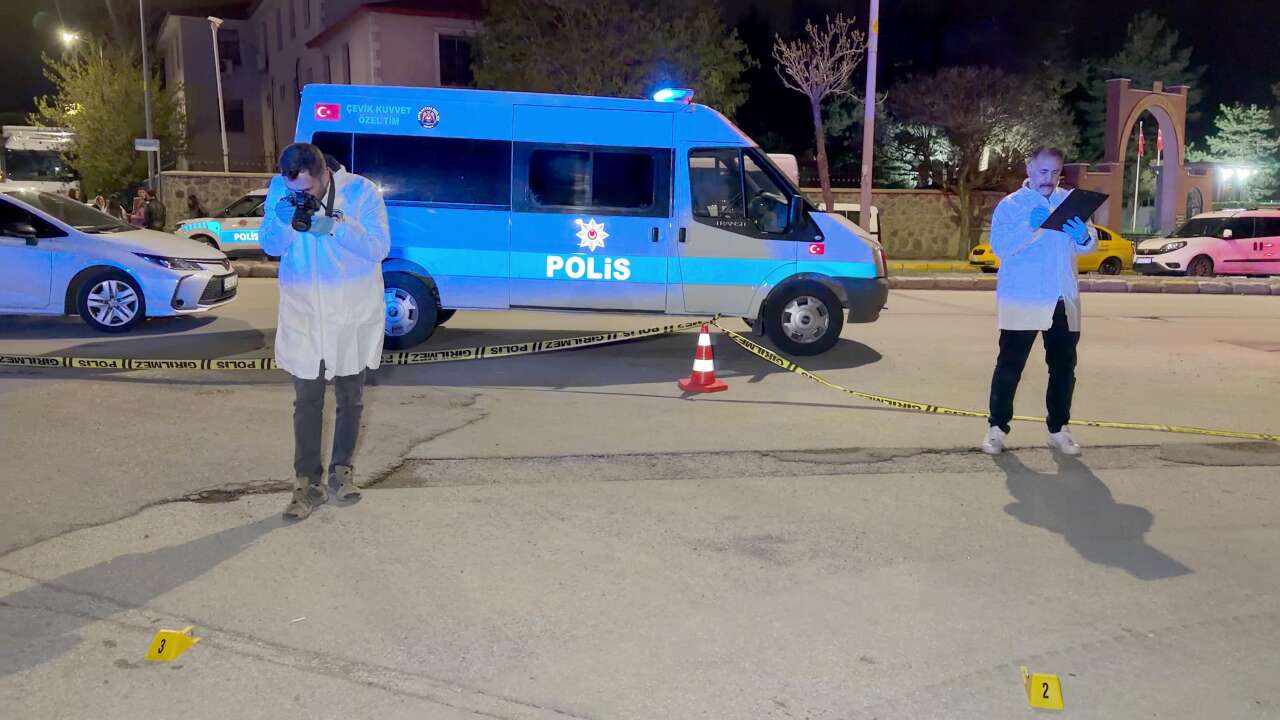 2 çocuk babası adam, cami önünde başından vurulmuş halde ölü bulundu 10